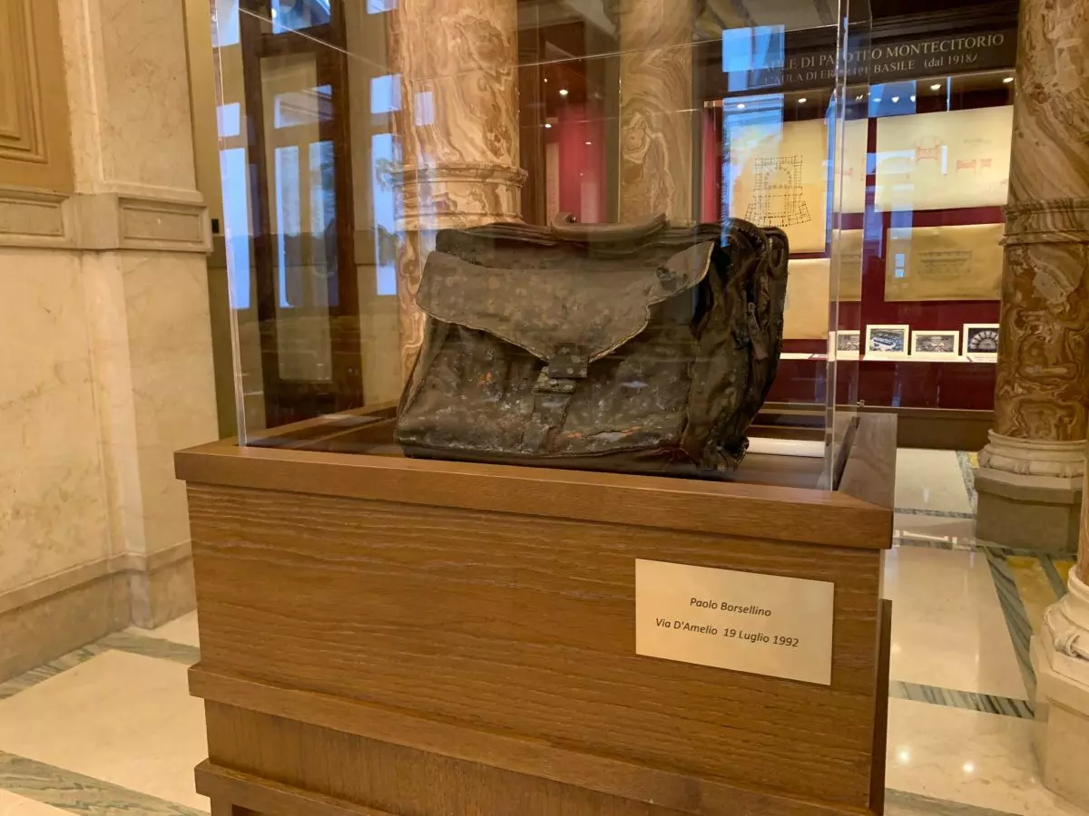 Alla Camera la borsa che Paolo Borsellino aveva in via D’Amelio