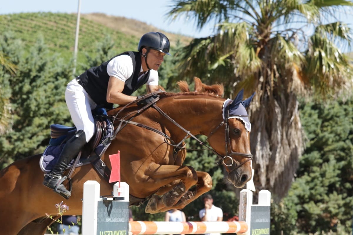 Equitazione, il palermitano Andrea Vitale nuovo campione regionale di salto ostacoli
