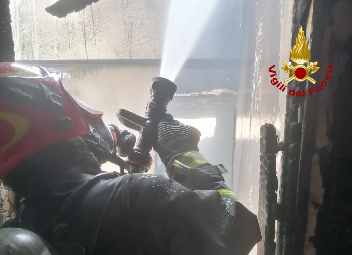 Alcamo: incendio in due appartamenti, sul posto cinque squadre dei vigili del fuoco