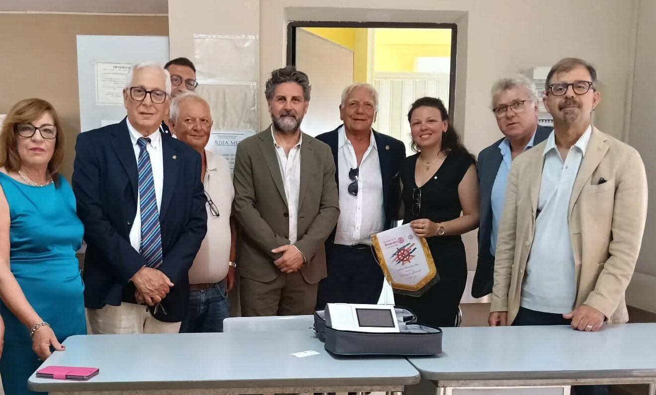 Il Rotaract dona due elettrocardiografi portatili ai poliambulatori Marsala e Petrosino