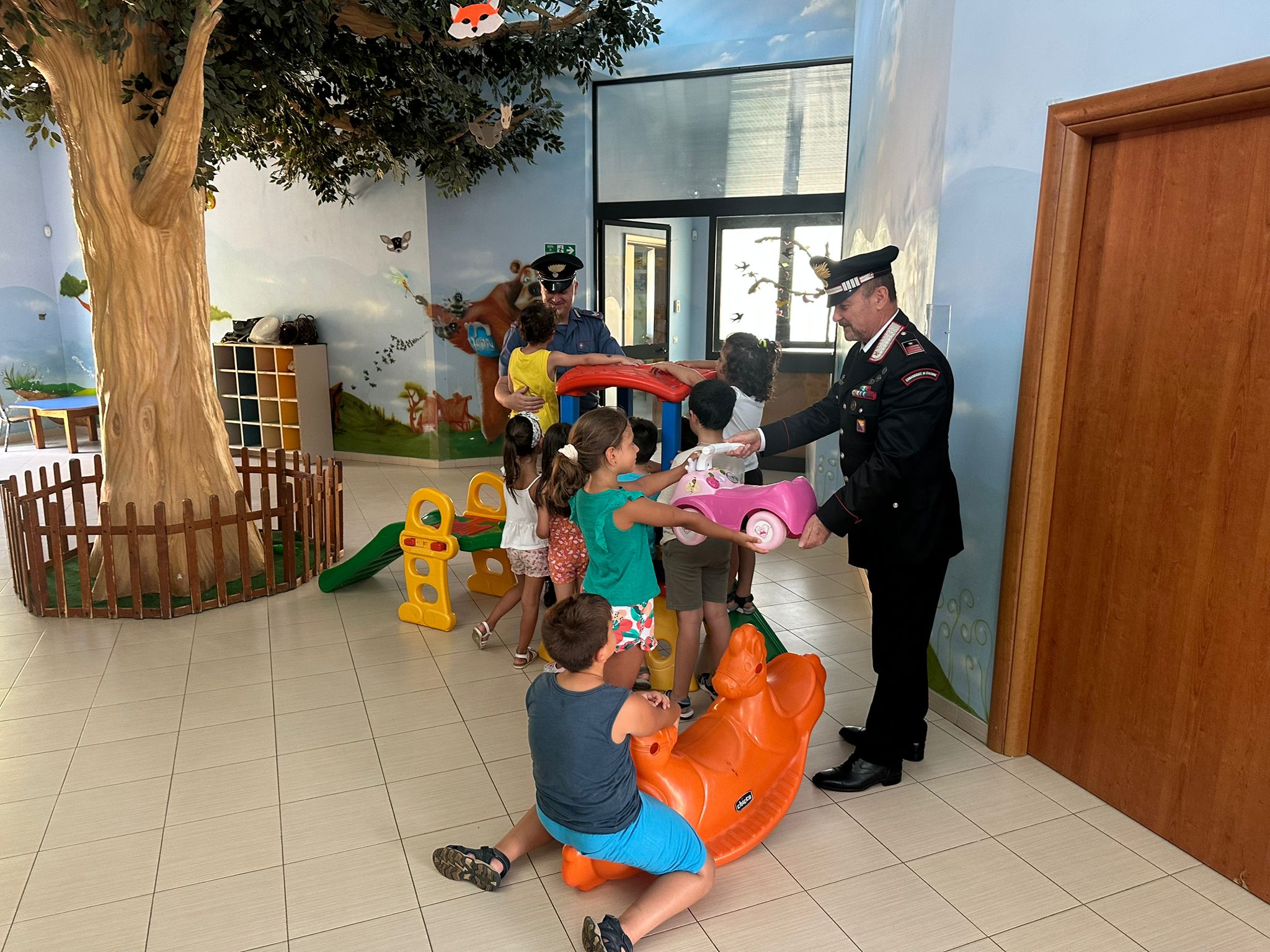 Rubano giochi ad un asilo di Castelvetrano, i Carabinieri li ritrovano e li riportano