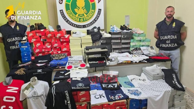 Sequestrati 3.000 articoli contraffatti a Caltanissetta, 2 denunciati