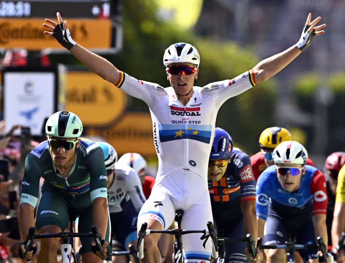 Merlier beffa Milan in volata, Pogacar resta leader del Tour