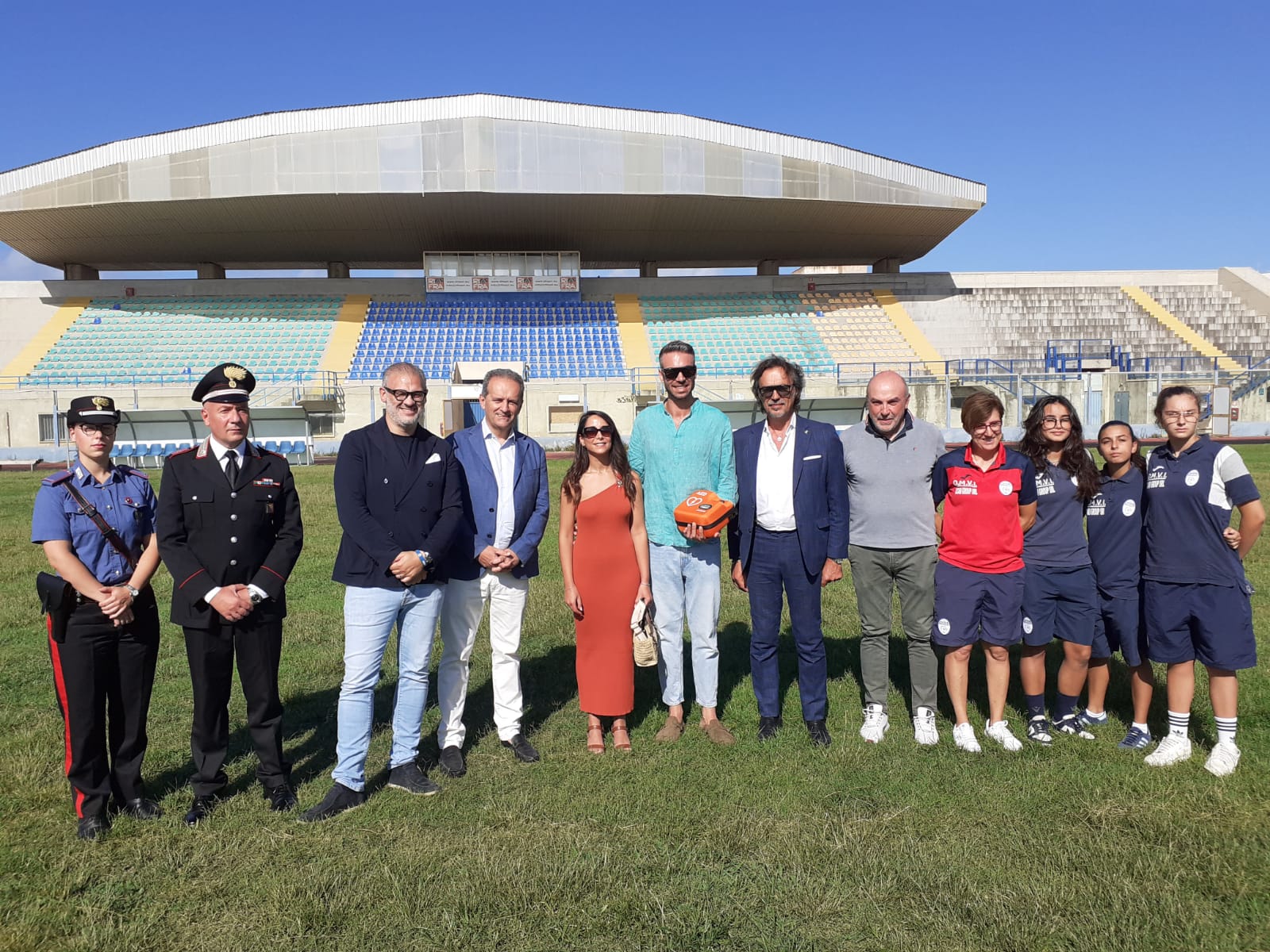 Coppia di sposi dona un defibrillatore al Comune di Marsala