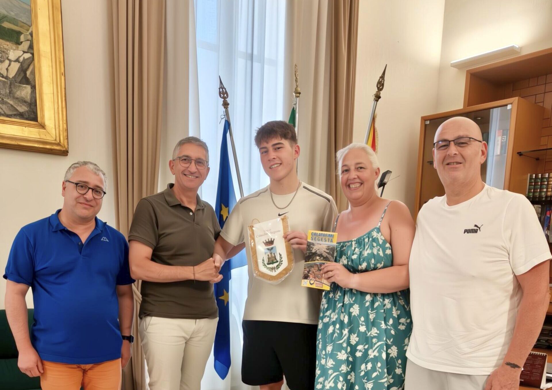 Il campione di kickboxing Giovanni Caputo “torna” a casa, ricevuto al Comune di Calatafimi