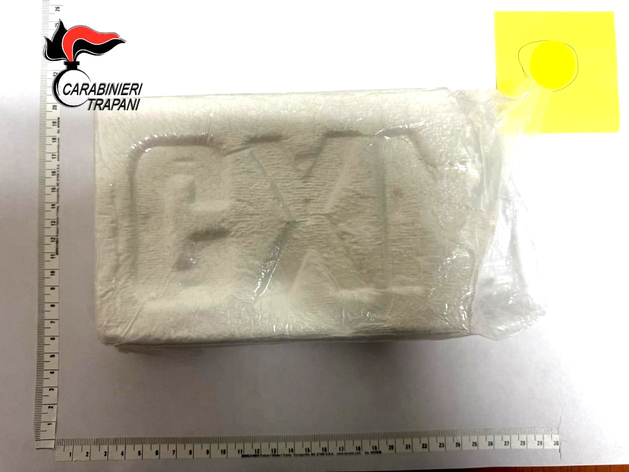 Cocaina nel forno a microonde, smantellata nuova piazza di spaccio a Trapani