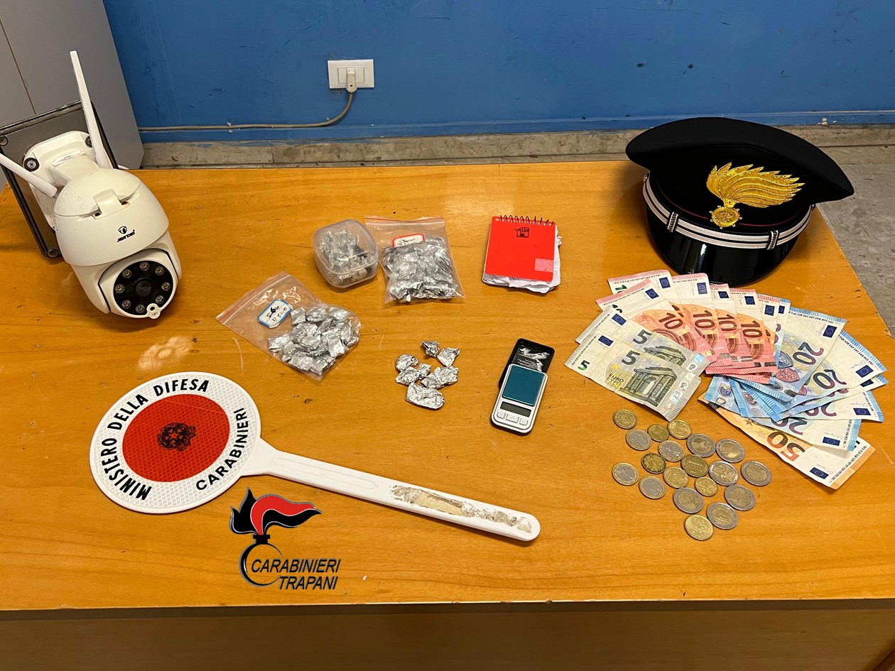 Droga a Trapani, smantellata piazza di spaccio nella zona di San Giuliano