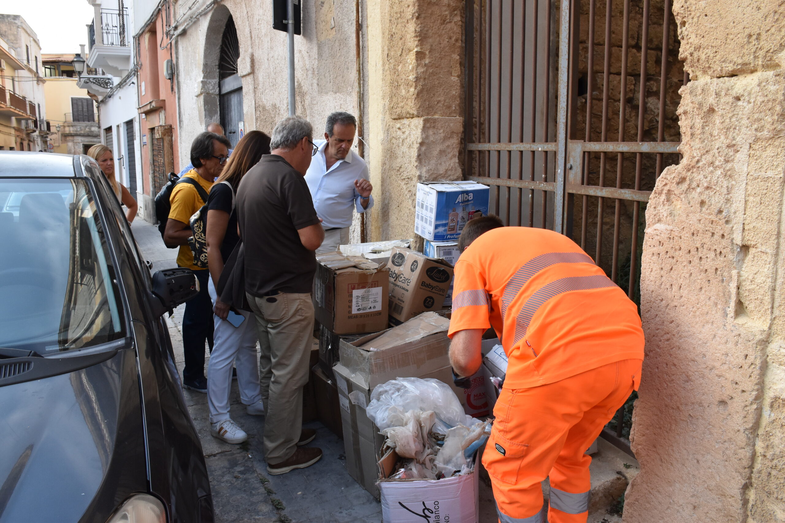 Controlli nel centro storico di Marsala per individuare i cittadini che abbandonano i rifiuti per strada