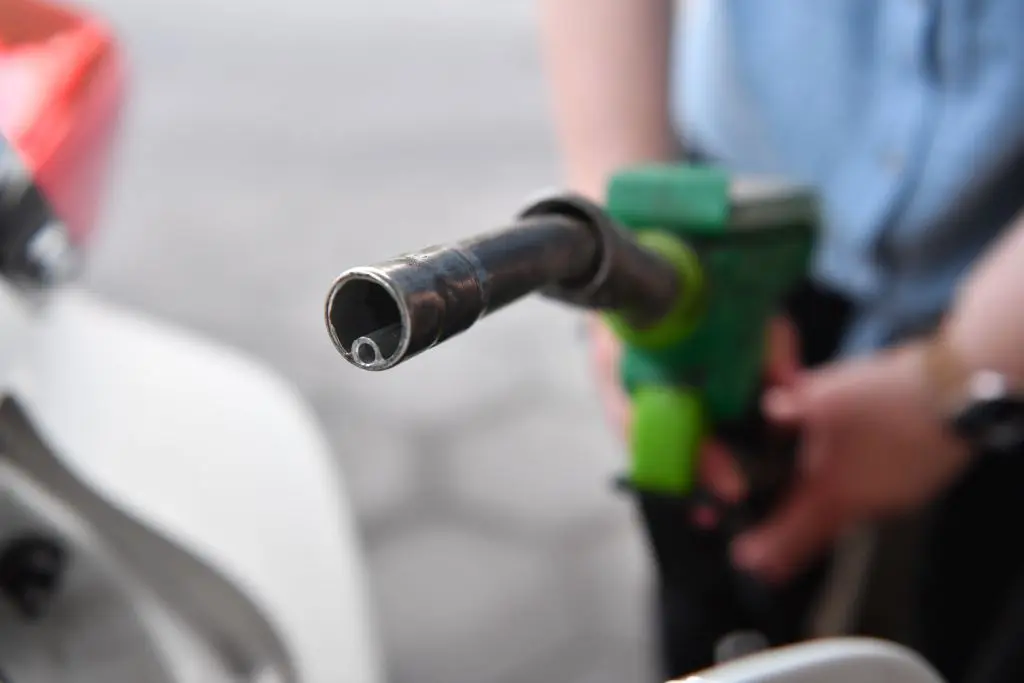 I prezzi medi dei Carburanti ad agosto ai minimi dall’estate 2021