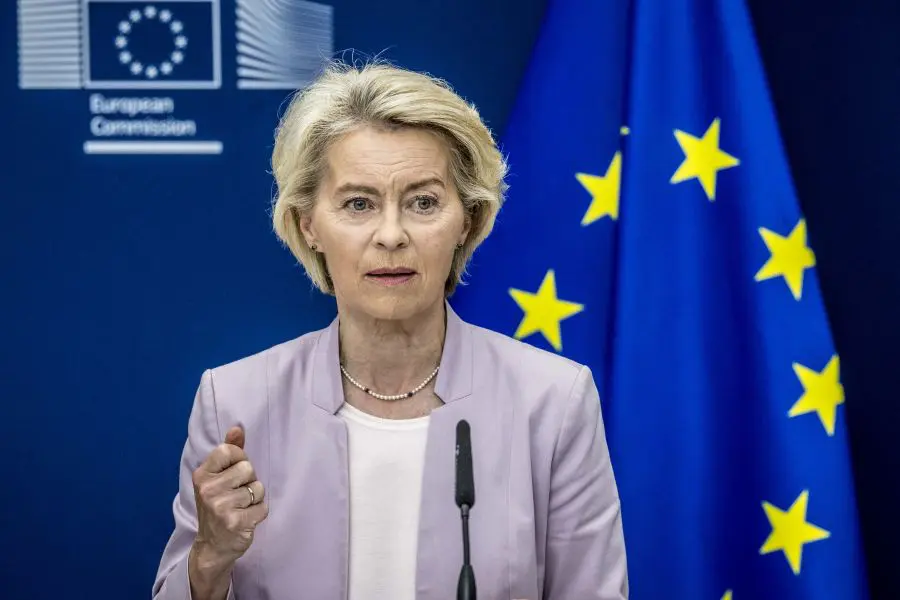 Von der Leyen “Putin predatore, Europa sia pronta a difendersi”