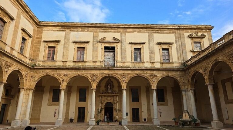Mazara, “Degrado inaccettabile allo storico Liceo Classico”