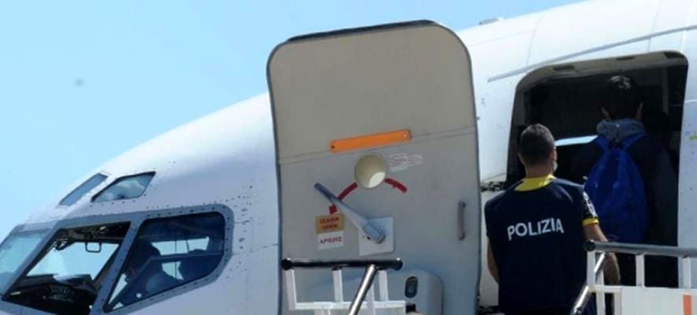 Sbarchi di migranti nel Siracusano, 2 scafisti fermati e 16 rimpatri