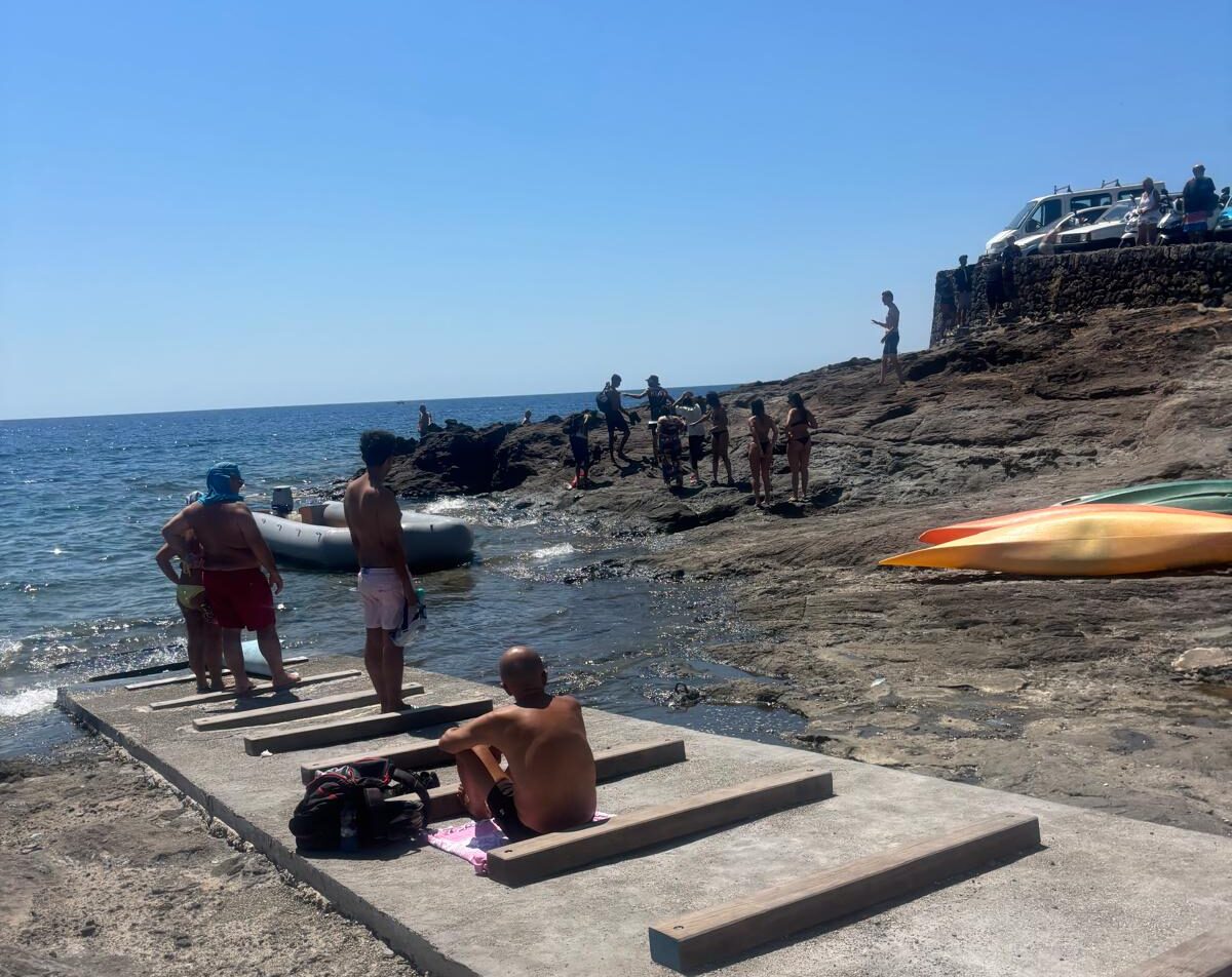 Pantelleria, lo sbarco di un gruppo di migranti a Scauri VIDEO