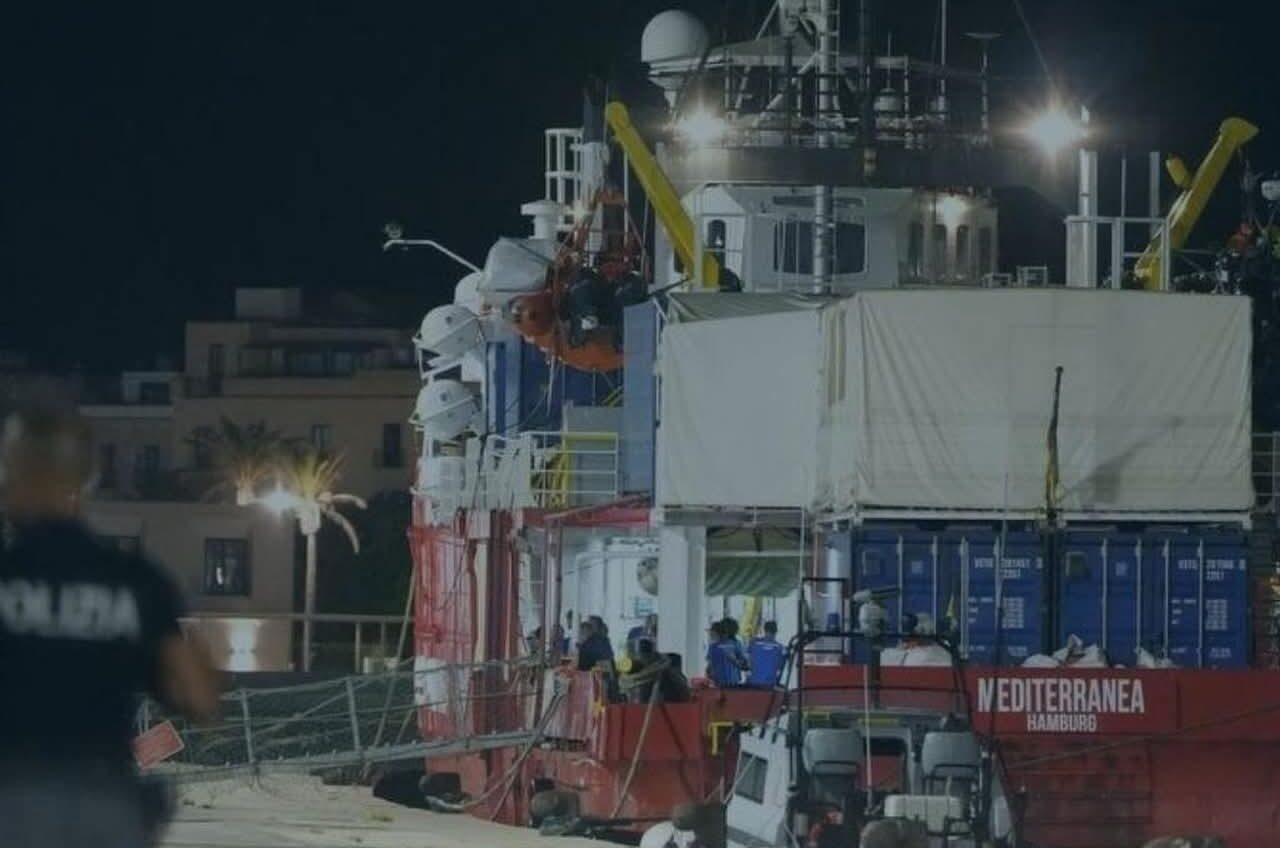 Trapani si mobilita a sostegno dell’ong Saving Humans dopo il fermo della nave Mediterranea