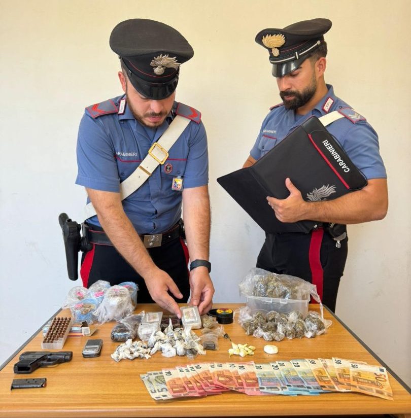 A Sommatino arrestato 23enne per violenza domestica, deteneva anche droga e armi