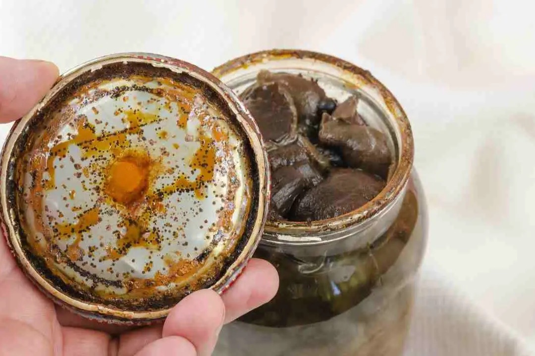 Botulismo, casi gravi e decessi in Italia. Cos’è e come evitarlo