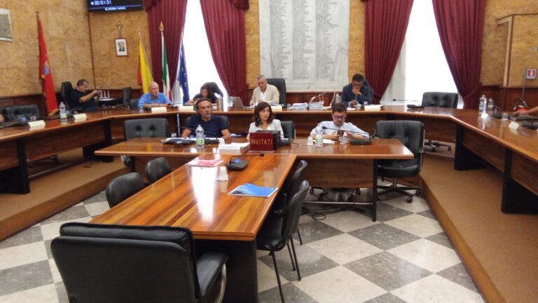 Marsala, il consiglio approva solo debiti fuori bilancio. Carnese passa all’opposizione?