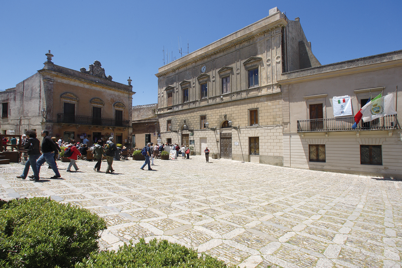 Topi nelle scuole ericine, scoppiano le proteste ma il Comune calma tutti