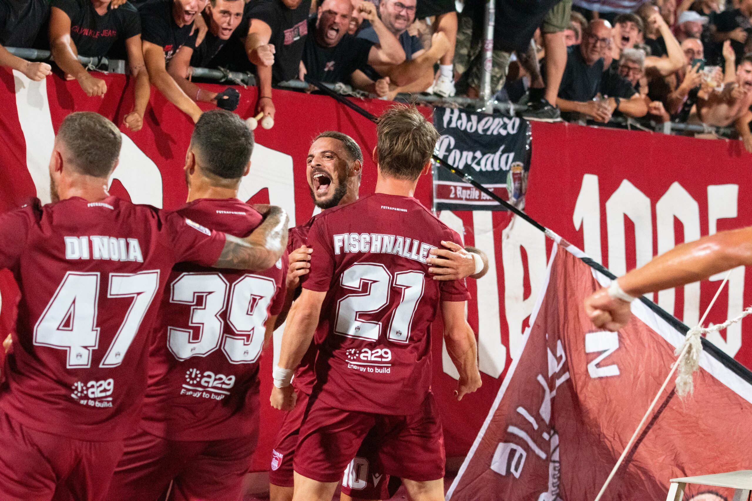 Calcio: il Trapani travolge per 6-0 il Latina