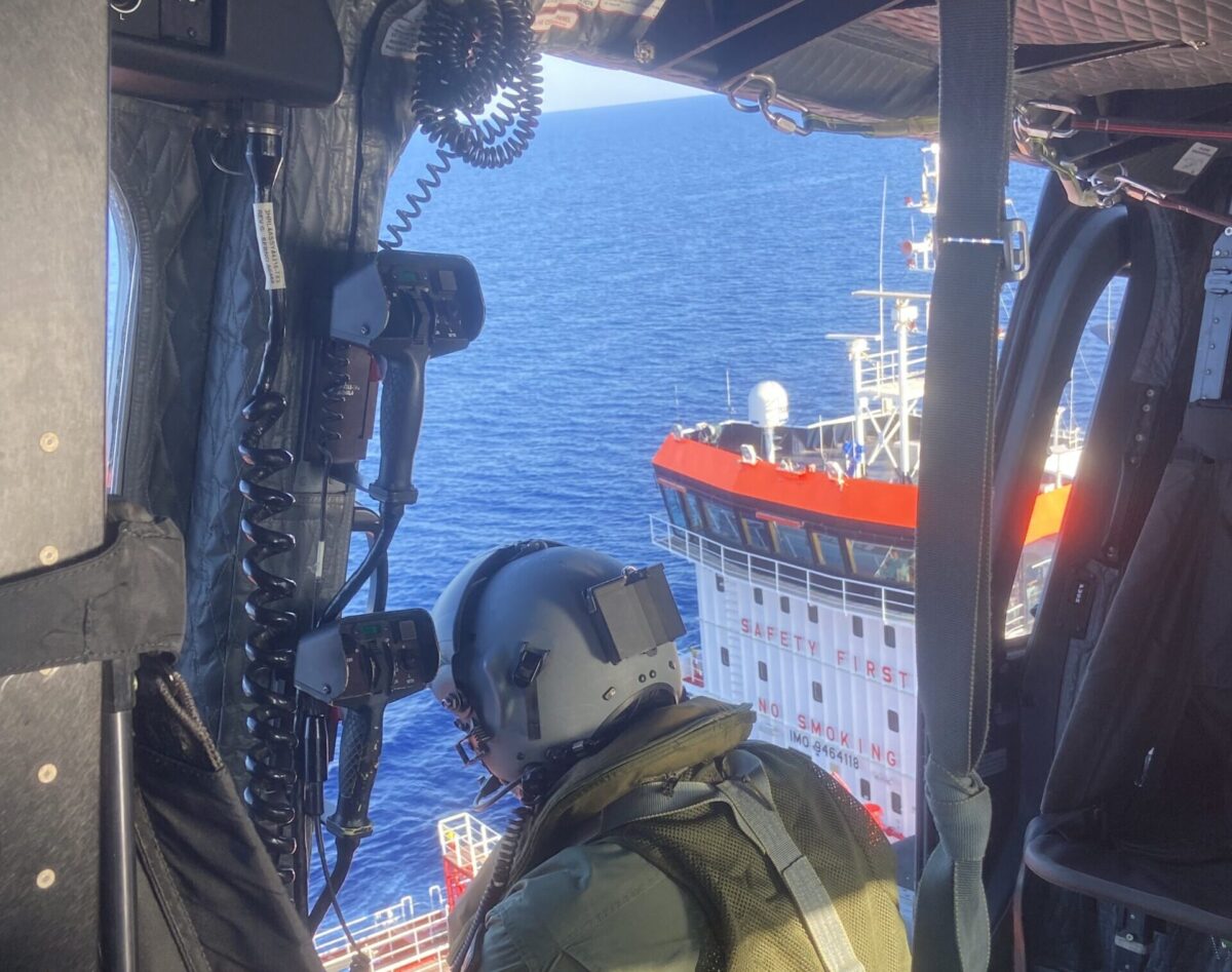 Al largo delle coste trapanesi aerosoccorso militare recupera marinaio con principio di ictus