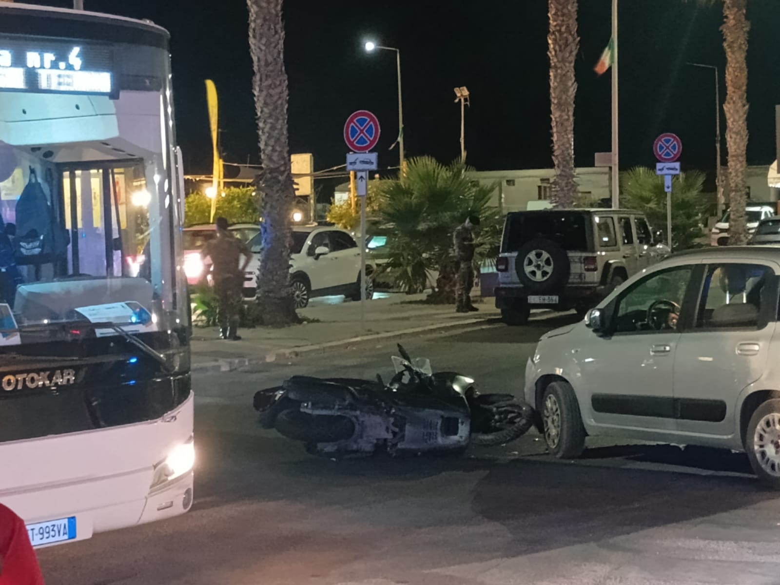 Marsala: incidente all’incrocio in zona Porto, scontro autobus-moto