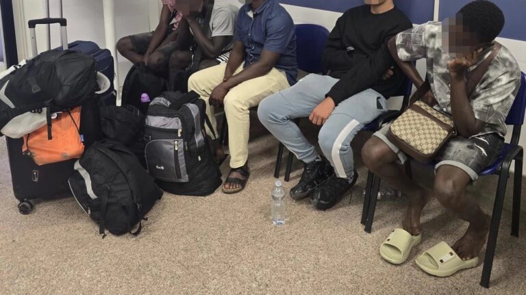 Scappano da Marsala per chiedere accoglienza a Bologna: “Notti intere al Commissariato”