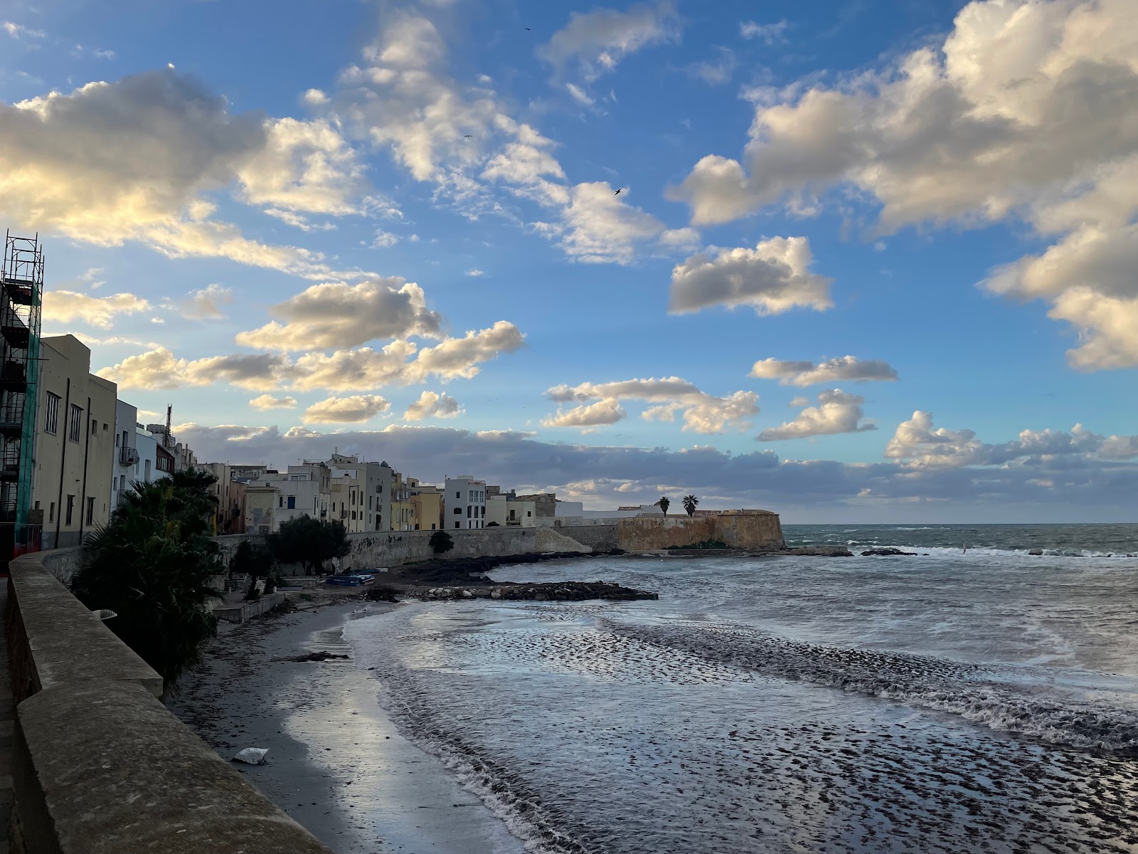 Trapani, al via i lavori per la barriera sommersa: una diga contro l’erosione e il tempo perduto