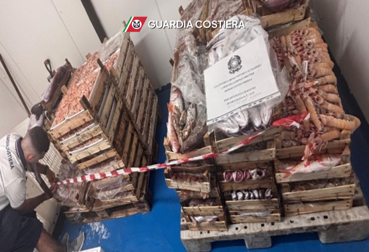 Nelle coste trapanesi ed egadine fermate imbarcazioni di pesca a strascico vietata