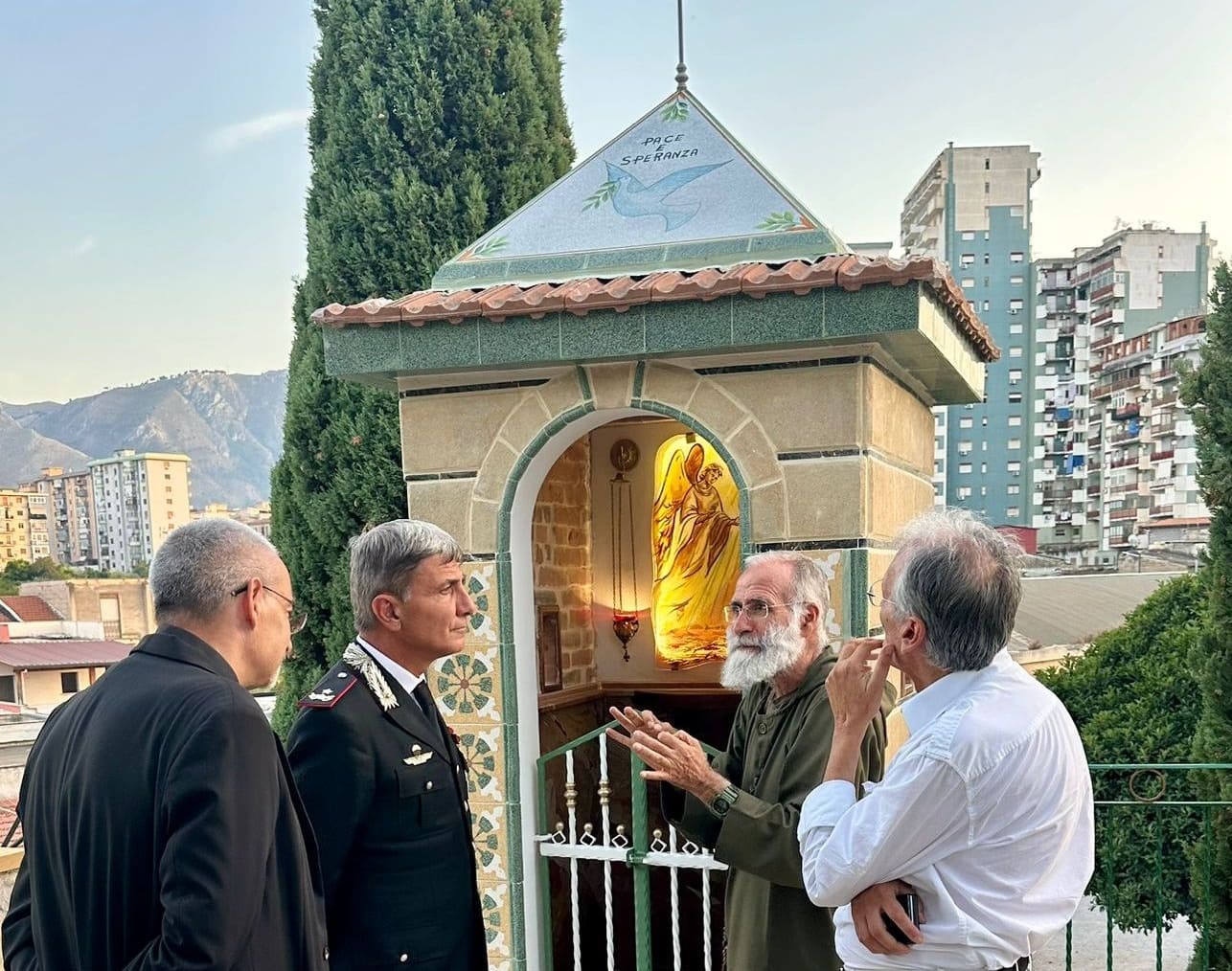 Il Comandante della Legione Carabinieri “Sicilia” visita la “Missione Speranza e Carità” di Biagio Conte