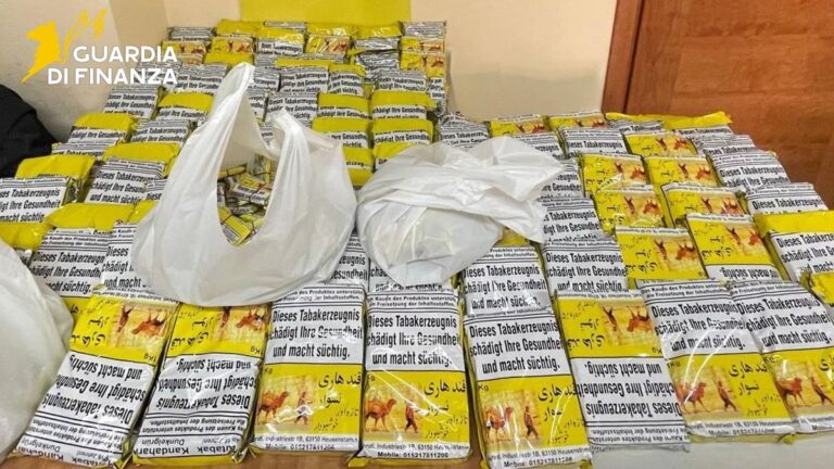 La Guardia di Finanza di Caltanissetta sequestra 42 kg di tabacco di contrabbando, un arresto