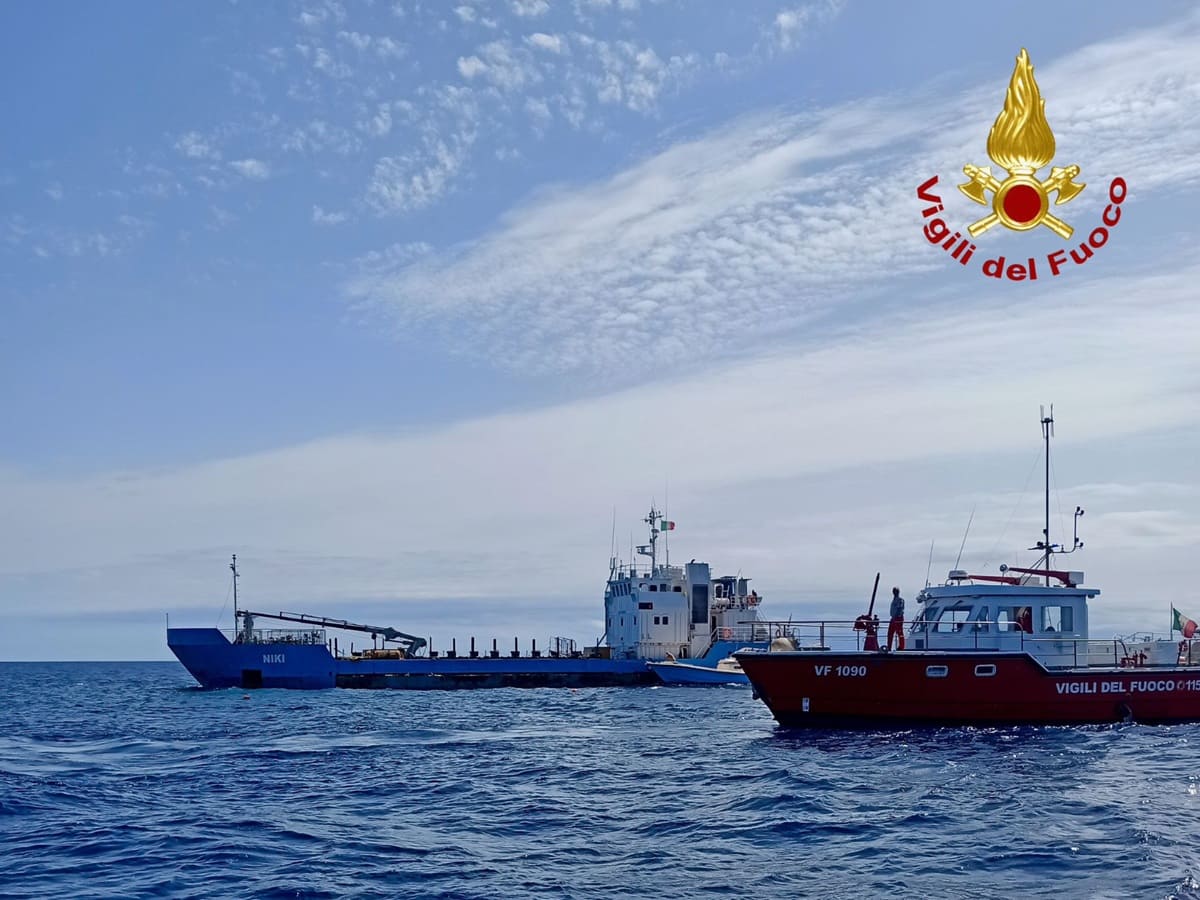 Peschereccio contro gli scogli nel Palermitano, illeso l’equipaggio