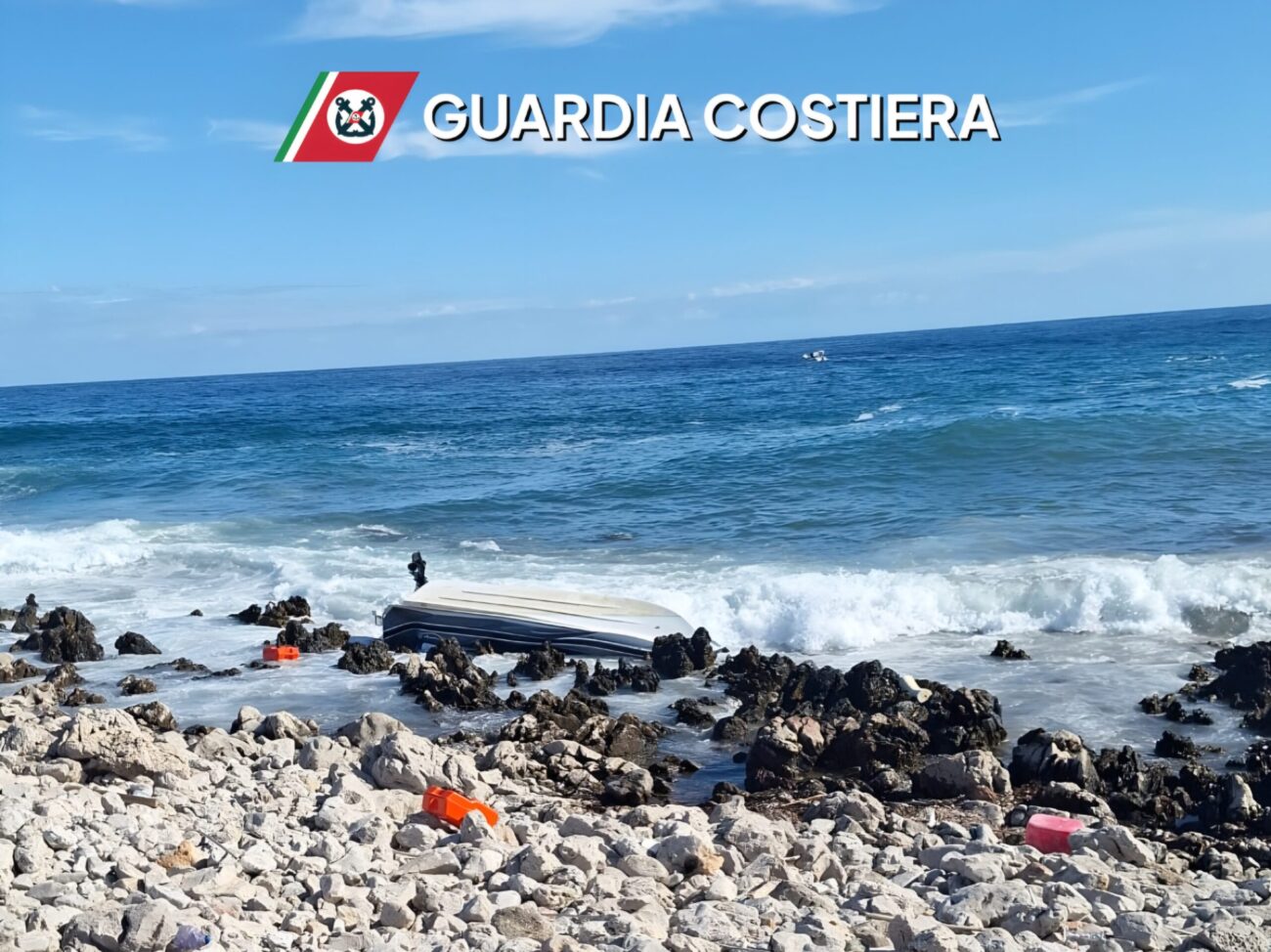 Si capovolge gommone a San Vito a causa di una risacca, quattro persone salve