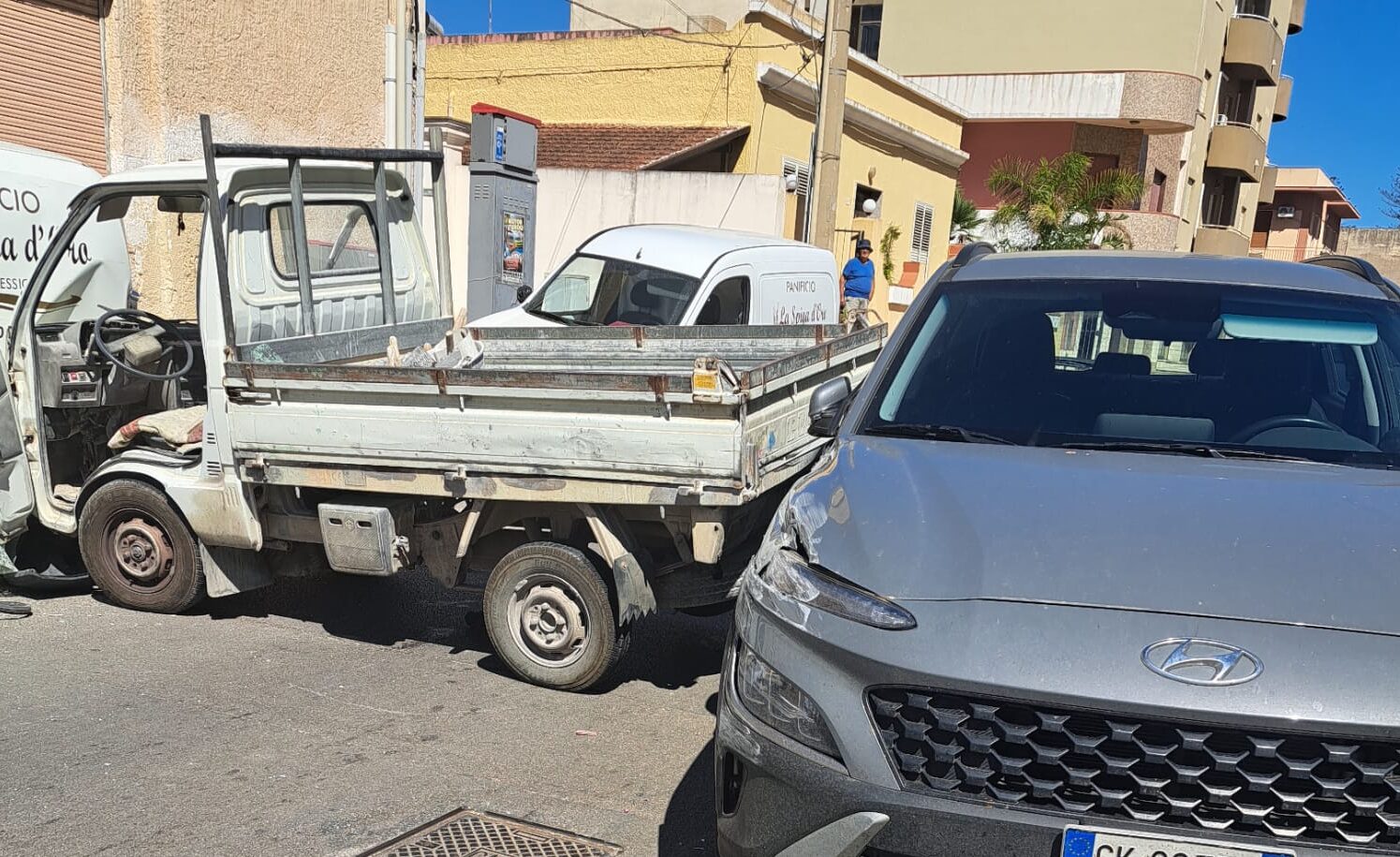 Marsala: camion perde il controllo, altre due auto coinvolte e danneggiate