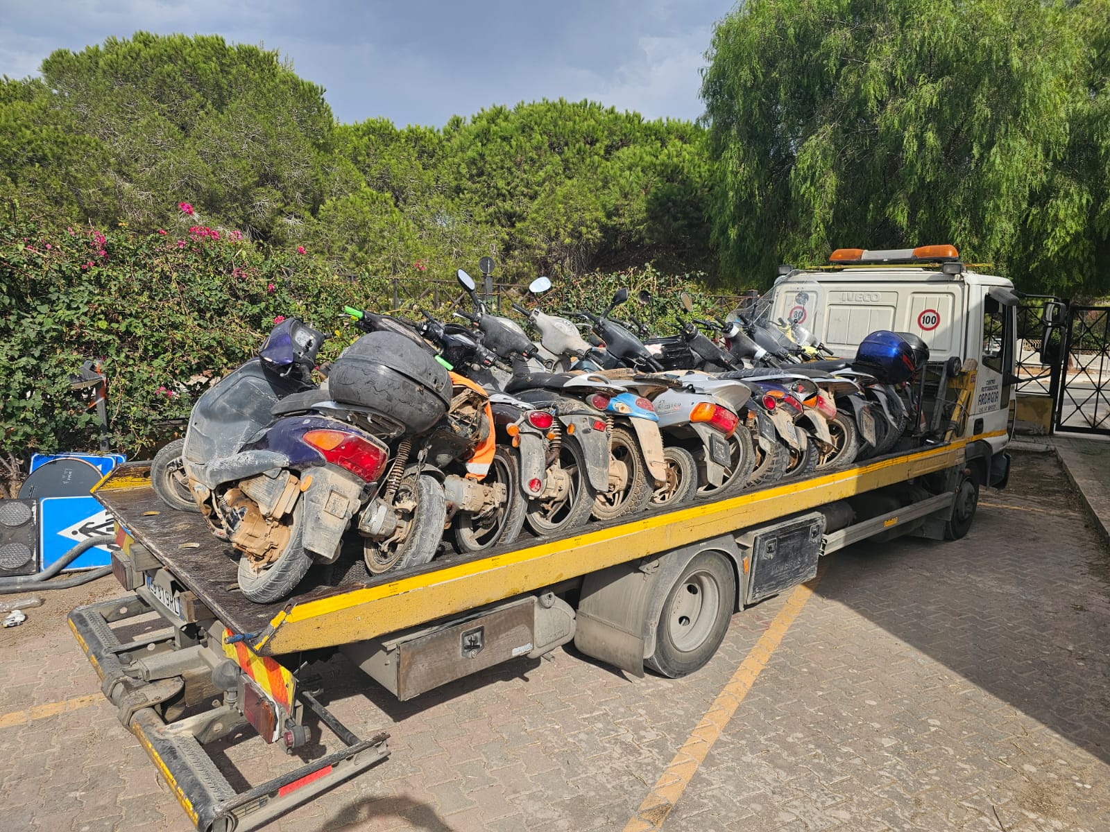 Marsala, sequestrati 19 motocicli e un terreno adibito a discarica