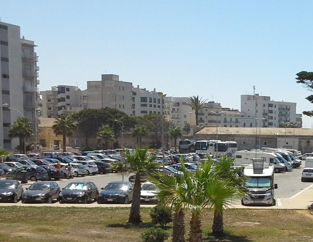 Marsala: danneggiano auto al Parcheggio del Salato, i responsabili due minorenni