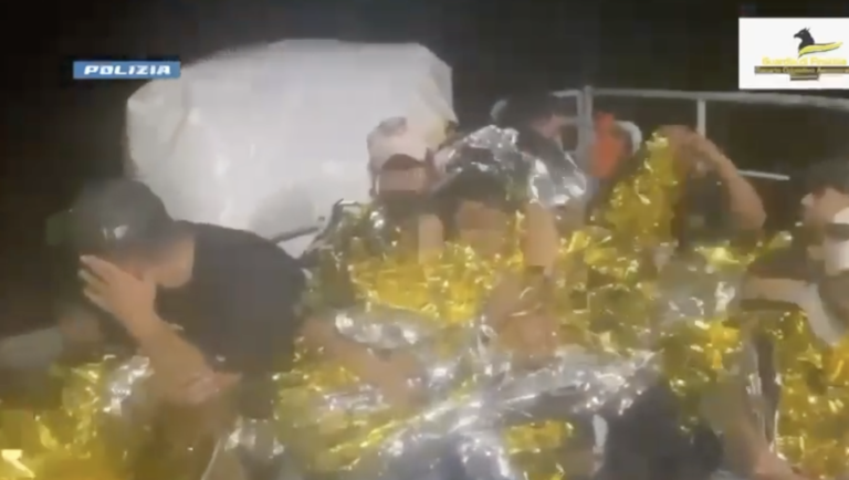 Il peschereccio fantasma che non pescava tonni ma uomini…