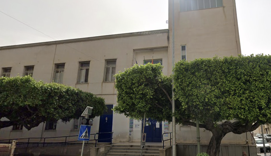 Alcamo, stava rubando in una scuola. Lo arrestano i carabinieri