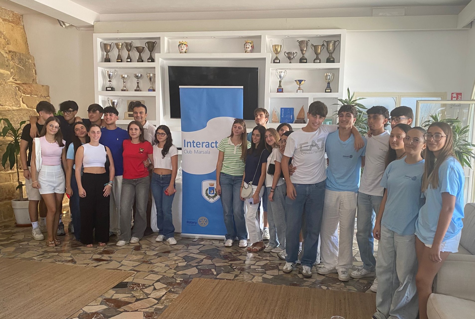 L’Interact Club Marsala a scuola di leadership: incontro con il tenente colonnello Forcato