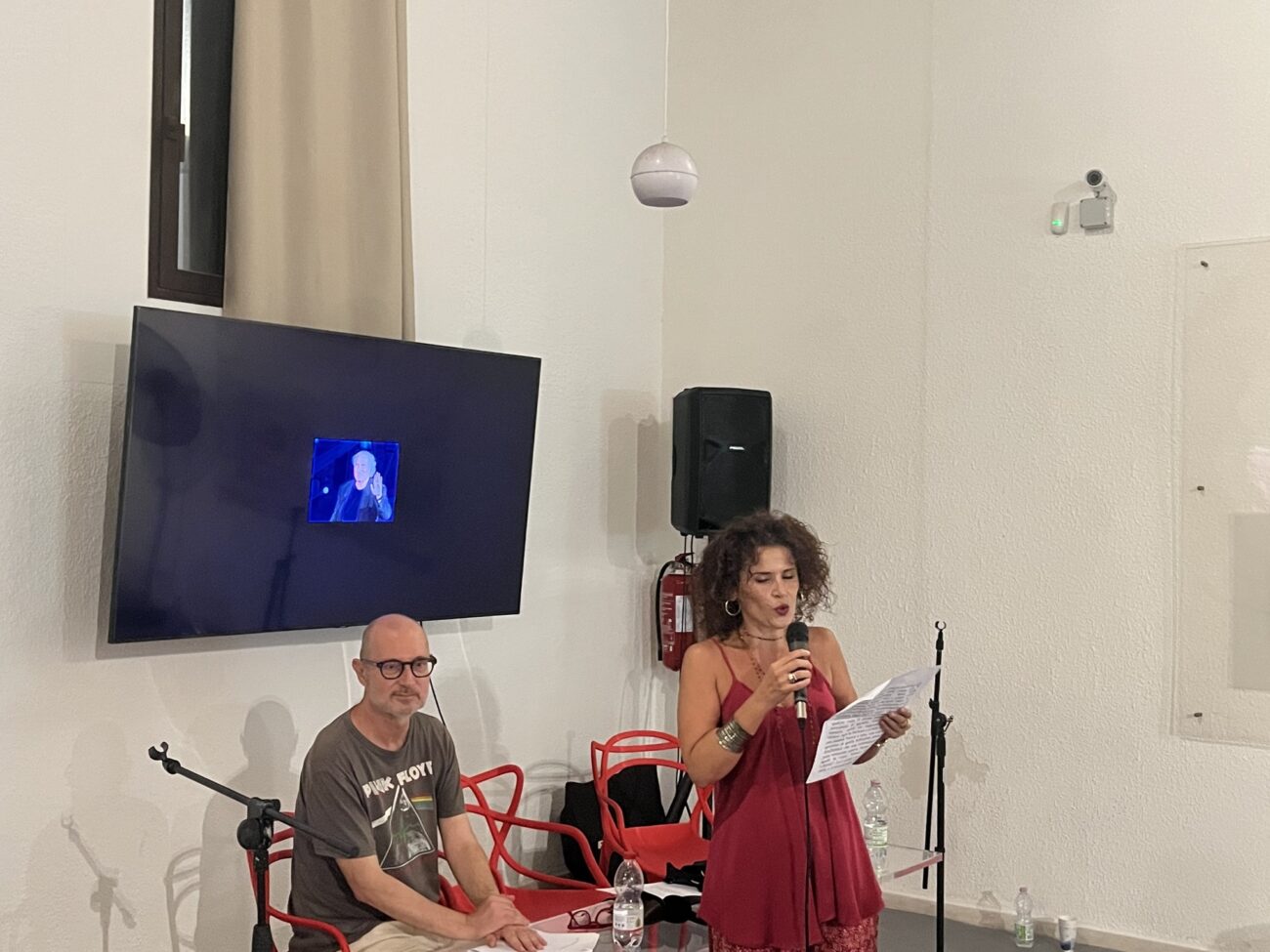 “Il mare colore dei libri” e Stefano Benni, l’omaggio al compianto scrittore. VIDEO