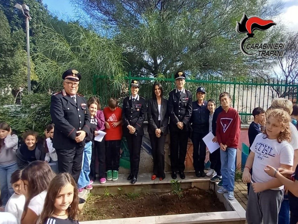 All’Istituto Bagolino di Alcamo piantata una gemma del ficus di Falcone