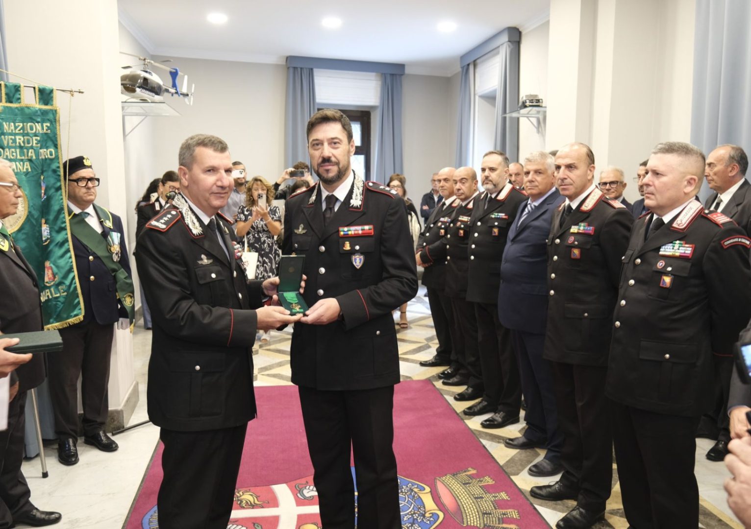 Il Generale dei Carabinieri Claudio Domizi consegna la Medaglia Mauriziana a 18 militari