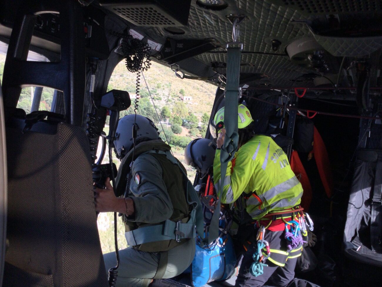 Cade in zona Macari a San Vito e riporta fratture, soccorso dall’elicottero dell’Aeronautica