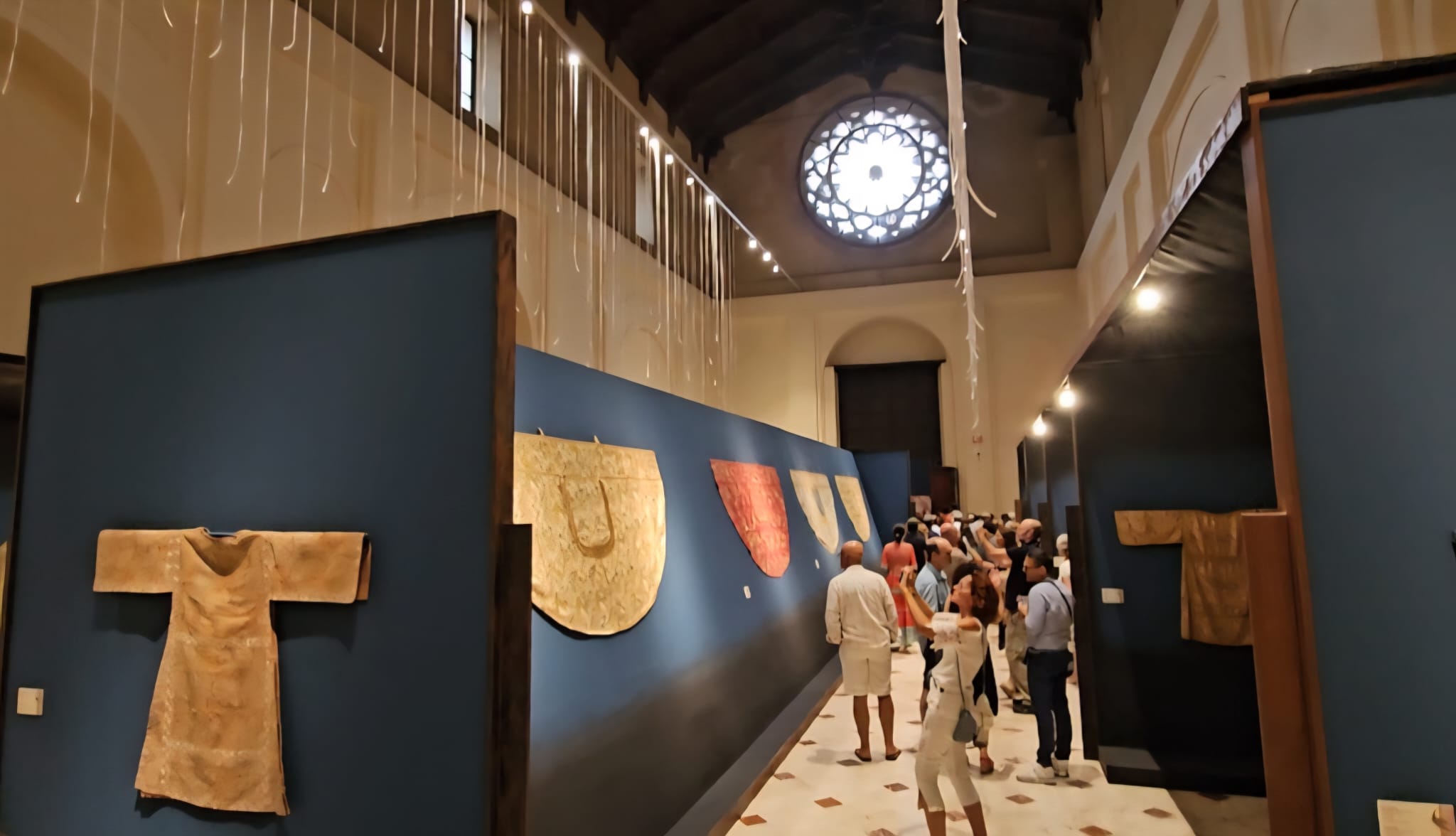 “Fantasiose bizzarrie”, i tessuti della Diocesi di Trapani in mostra a Sant’Agostino