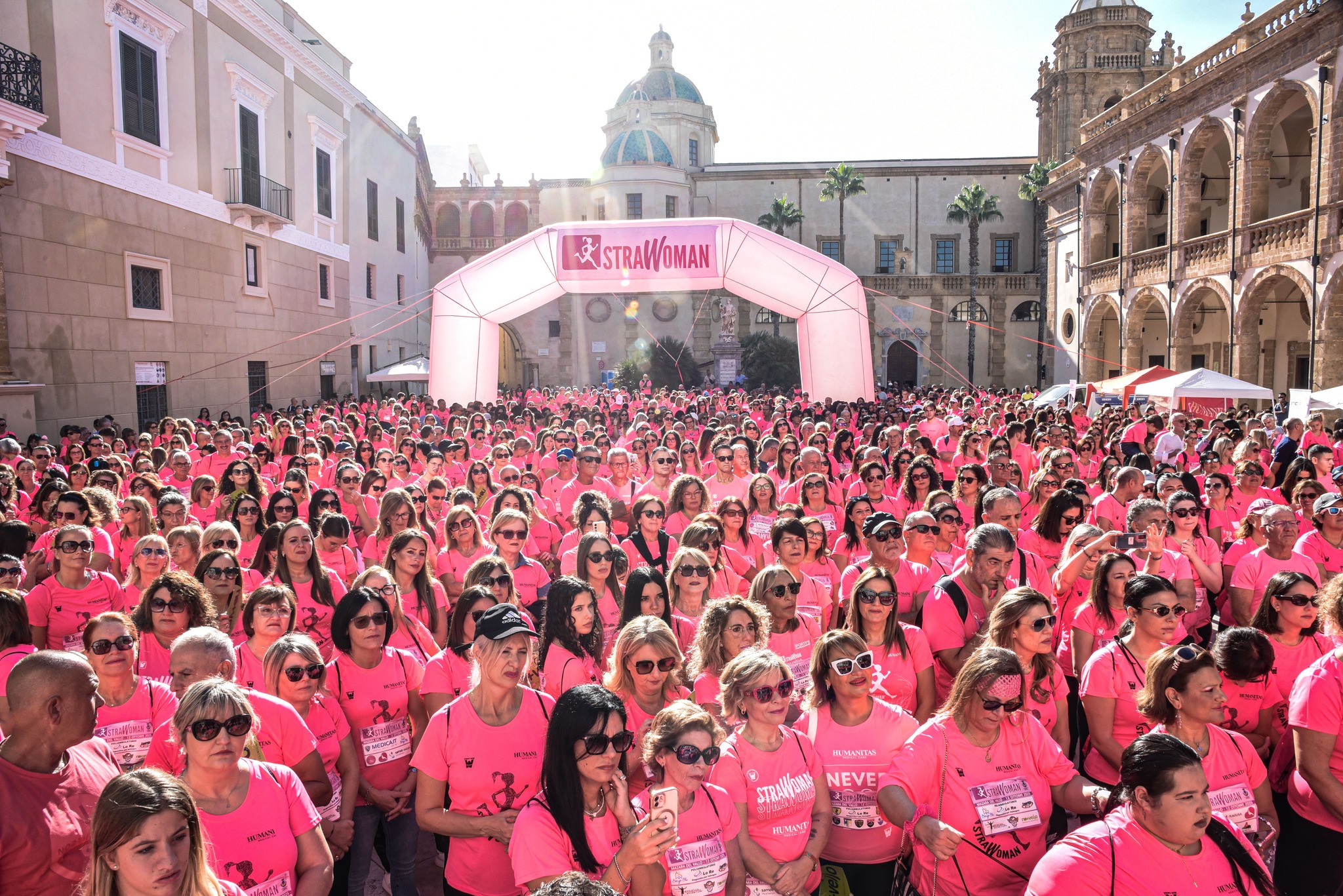 Mazara del Vallo si tinge di rosa per la prevenzione: grande partecipazione alla “Strawoman”