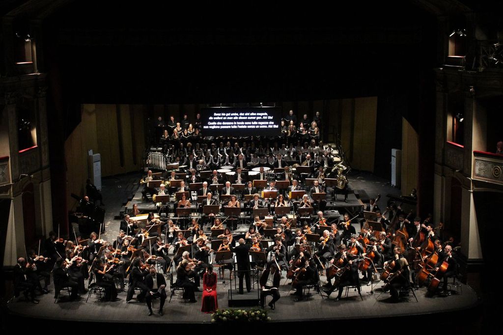 Palermo, inaugurata la 66esima stagione della Foss: il Politeama Garibaldi sold out