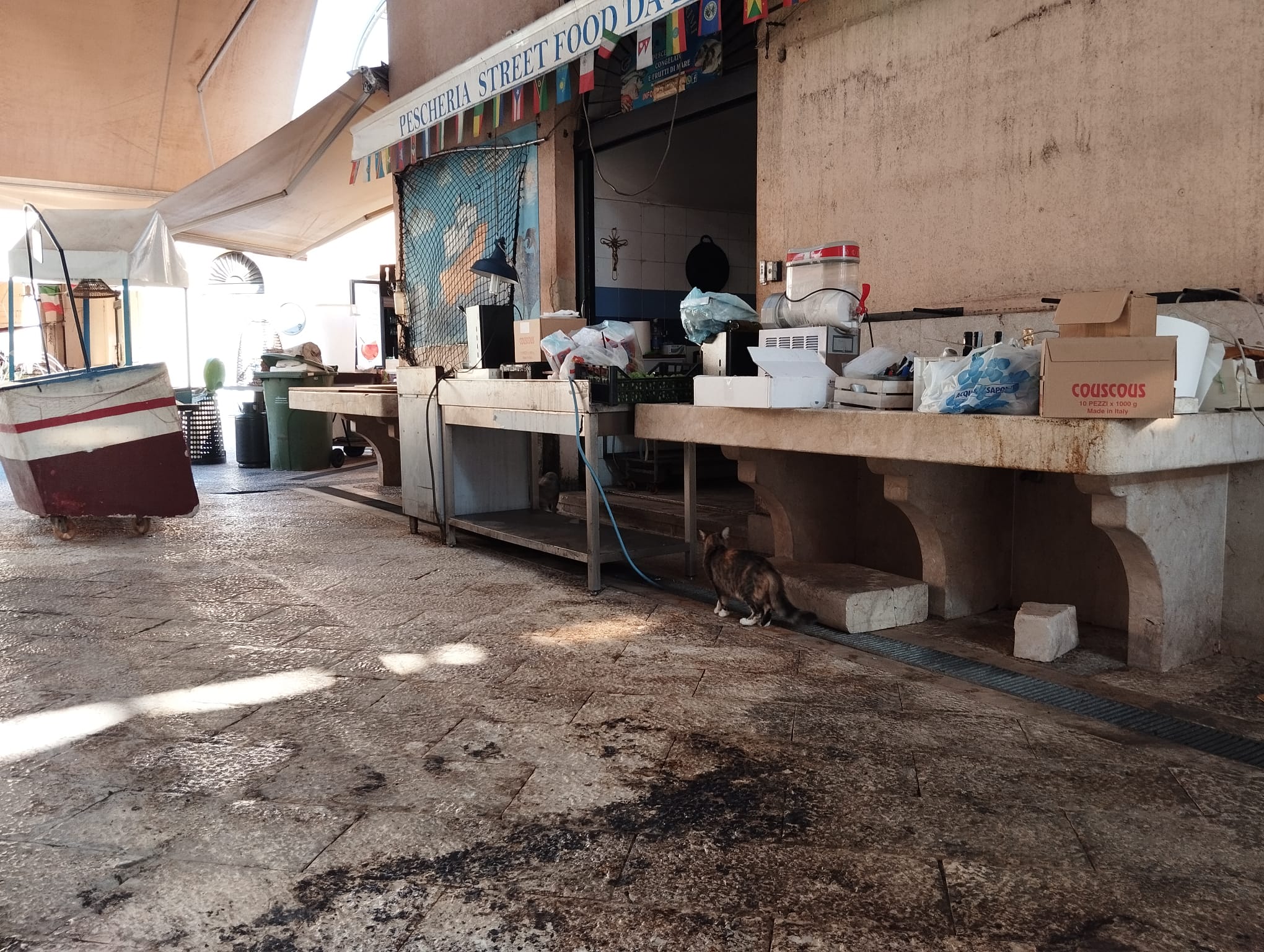 L’incendio all’Antico Mercato, parla Daniele Crimi: “Potevano fare una strage, ma io vado avanti”