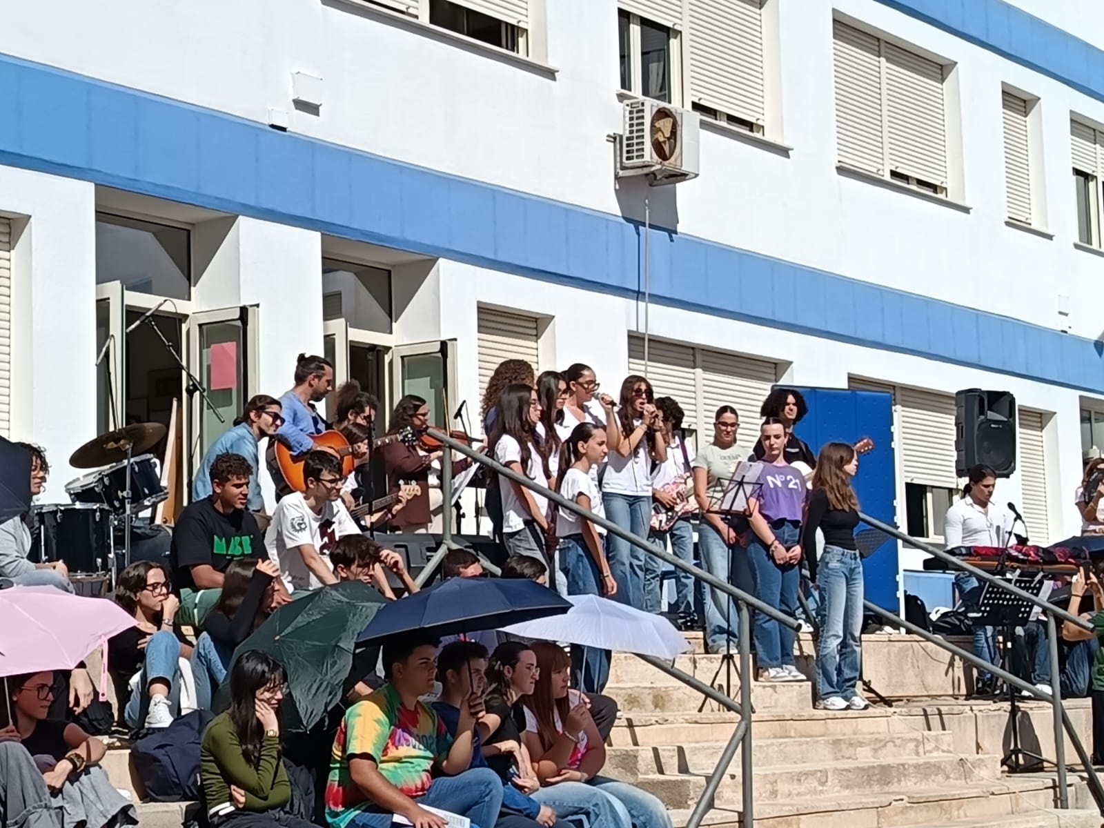 “Note per la pace” al Liceo Ruggieri di Marsala. Studenti, docenti e famiglie insieme per dire sì alla vita