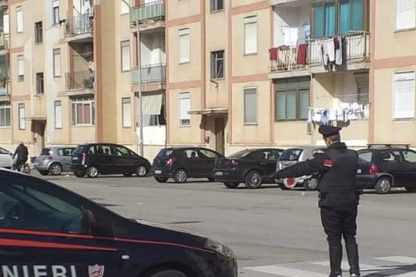 Era ai domiciliari ma viene fermato all’Alt e si da alla fuga: arrestato 24enne