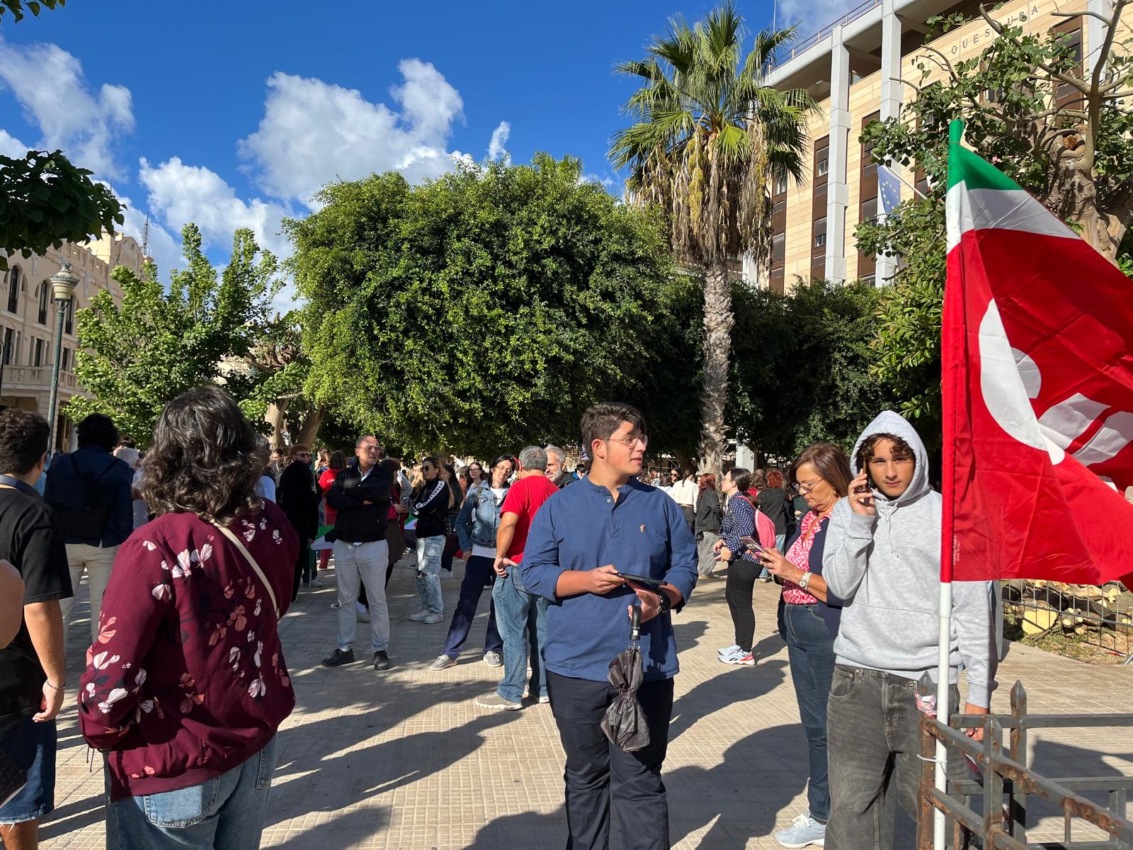 Sciopero generale nazionale per Gaza e Flotilla, piazza gremita a Trapani. Le immagini