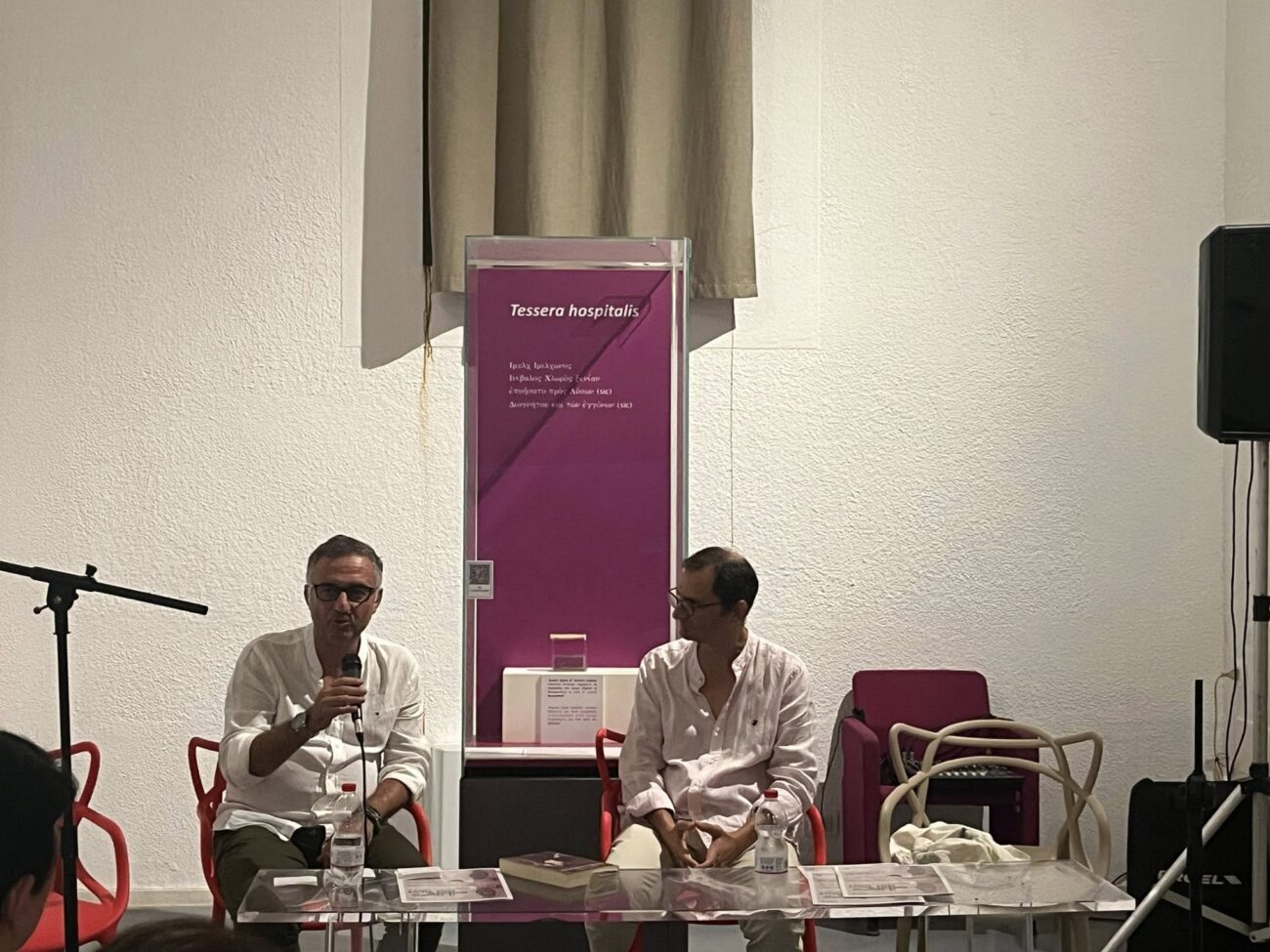 “Il mare colore dei libri” e il senso della bellezza di Davide Mauro. VIDEO